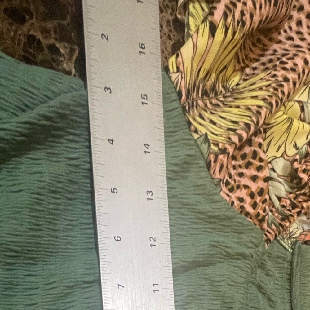 PRETTY Smocked Anthropologie Romance Top! - Picture 8 of 16